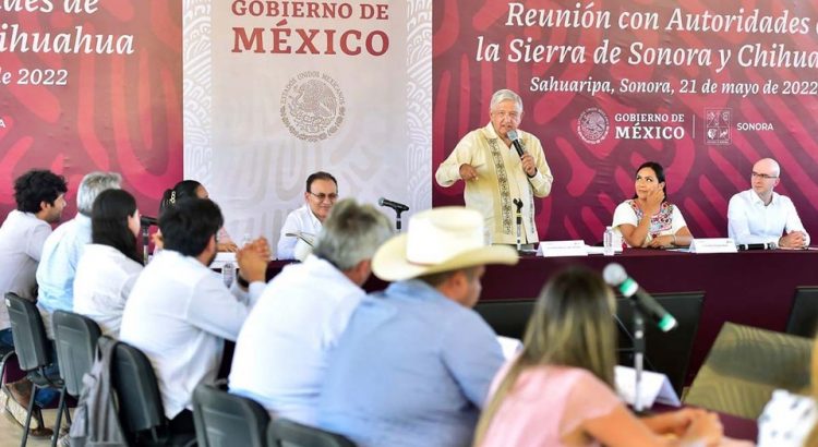 AMLO se compromete a devolver 30 mil hectáreas a los pueblos yaquis.