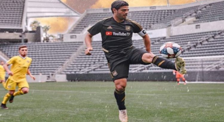 Carlos Vela renueva con LAFC