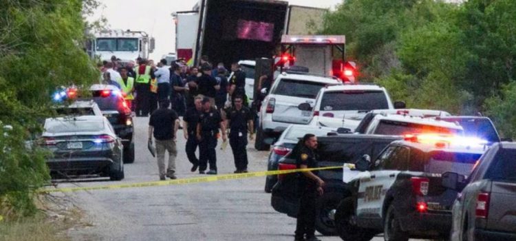 Confirman deceso de 22 mexicanos en tráiler de Texas