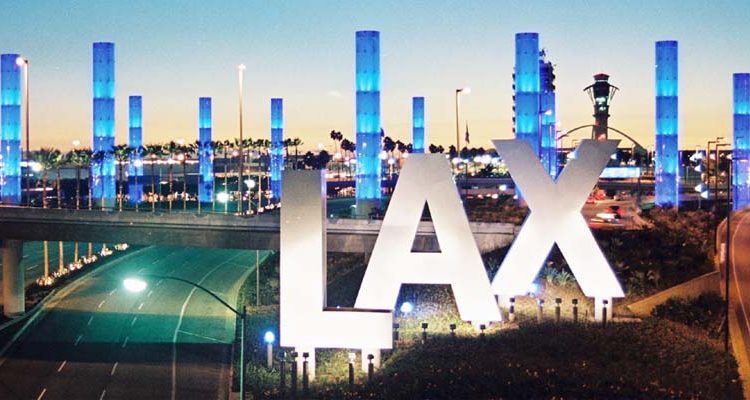 Trabajador en aeropuerto LAX podría pasar 20 años en prisión.