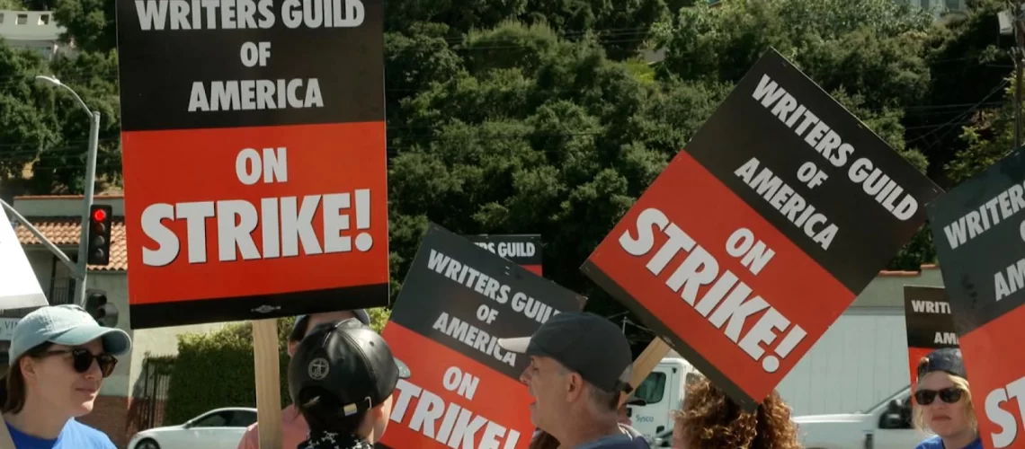 Negociaciones entre escritores en huelga y estudios de Hollywood avanzan hacia un posible acuerdo