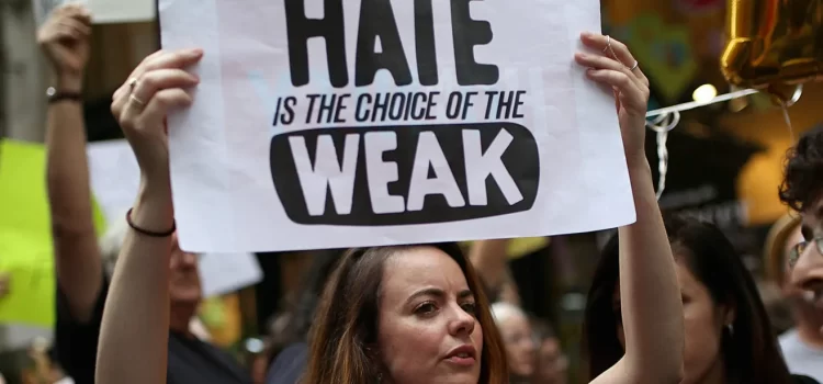 Aumenta el acoso y el odio en las escuelas de California a pesar de su imagen liberal