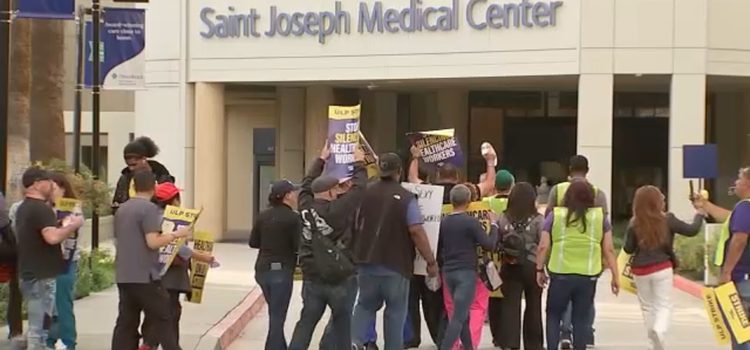 Huelga de trabajadores de la salud en el Providence St. Joseph Medical Center de Burbank por prácticas laborales injustas