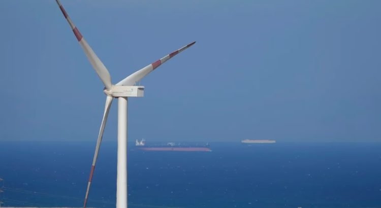 Cancelación de proyectos de energía eólica marina en EE. UU. pone en peligro objetivos de energía limpia de Biden