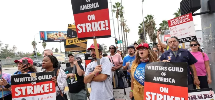 Histórica huelga en Hollywood llega a su fin con acuerdo entre sindicato y estudios