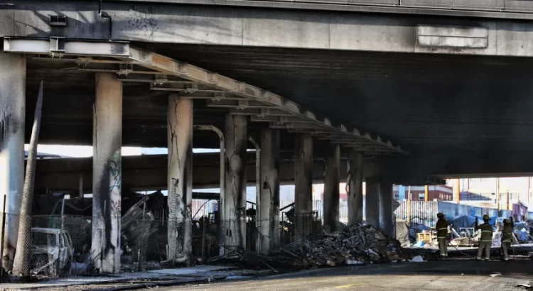 Incendio en Los Ángeles cierra autopista clave: Advierten de caos en el tráfico