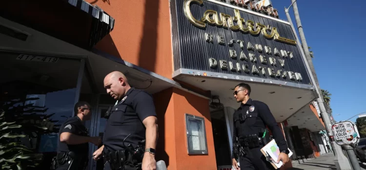 Policía de Los Ángeles investiga graffitis antisemitas en histórica Deli