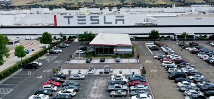 Tesla enfrenta demanda de 25 condados de California por manejo inadecuado de residuos peligrosos