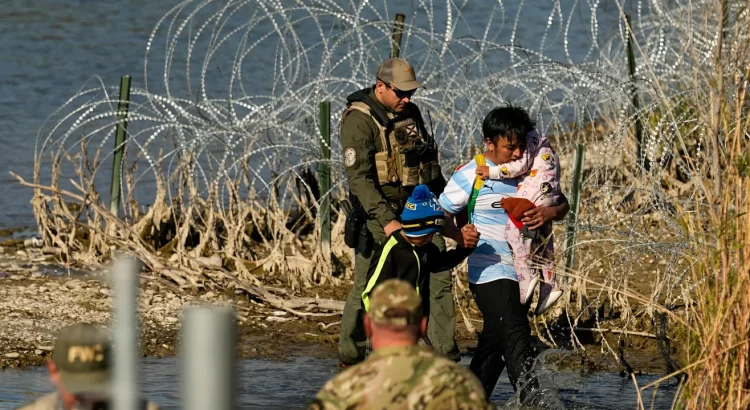 Juez federal cuestiona ley fronteriza de Texas y advierte sobre fragmentación legal en EE. UU.