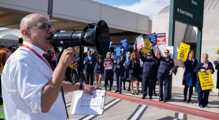 Protestas de azafatas en aeropuertos de EE. UU. por mejoras laborales