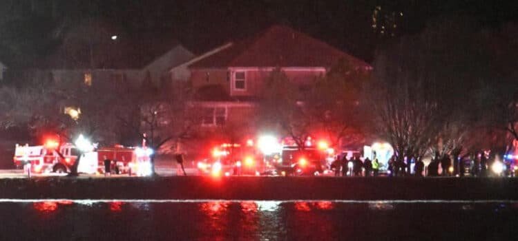 Avión con 64 personas a bordo choca con un helicóptero militar en Washington