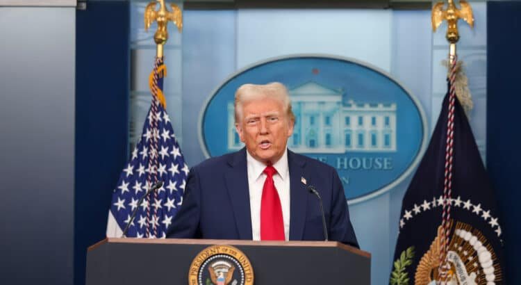 Trump confirma 25% de aranceles a México y Canadá, desde mañana