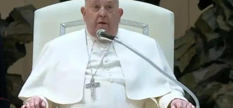 El papa Francisco es hospitalizado en Roma por una bronquitis