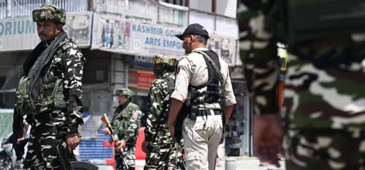 India y Pakistán intercambian disparos en la frontera de Cachemira