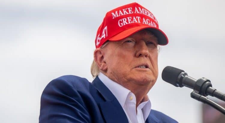 Trump habla en español para explicar su lema MAGA