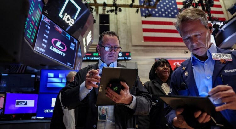 Wall Street cae tras la amenaza de Trump de subir aranceles al acero