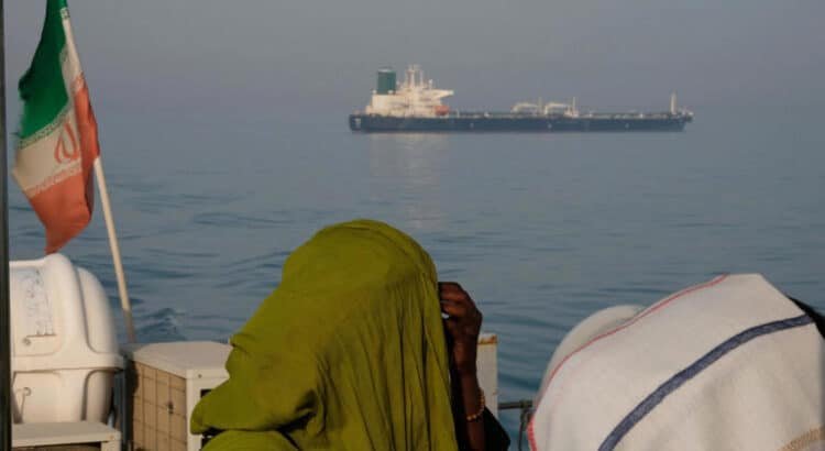 Dos barcos petroleros colisionan en mar Omán