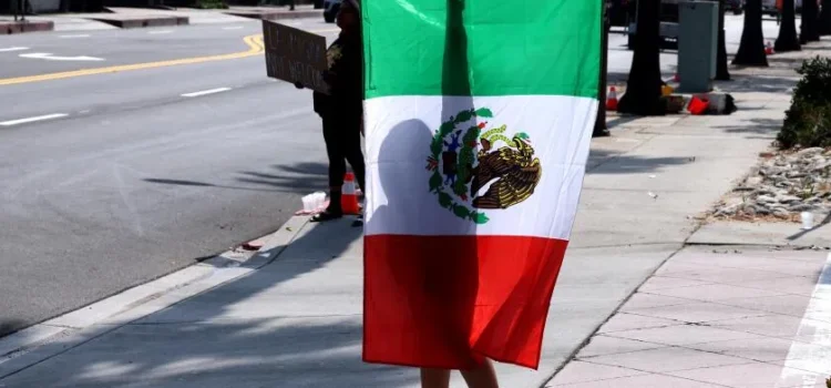 Muchos inmigrantes mexicanos atrapados en las redadas de Los Ángeles tienen profundas raíces en Estados Unidos.