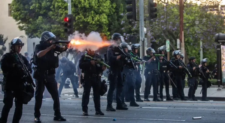 Uso excesivo de la fuerza contra manifestantes en Los Ángeles