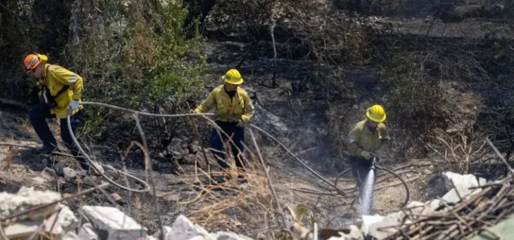 Levantan advertencias de evacuación del condado de Los Ángeles por el incendio Canyon