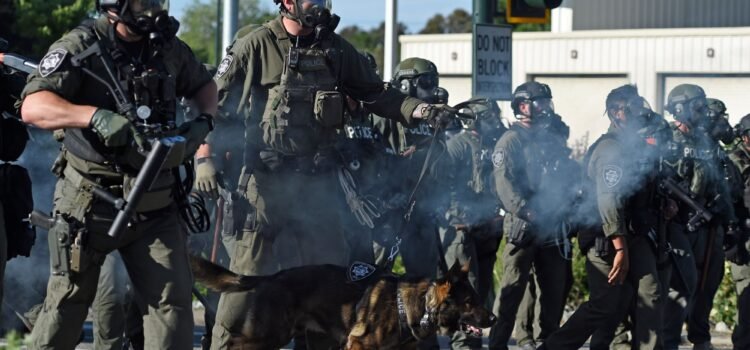 Grupo de derechos humanos afirma que las fuerzas del orden usaron fuerza excesiva en las protestas de Los Ángeles