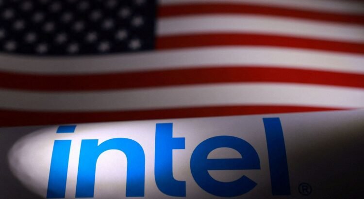Trump anuncia que Estados Unidos “posee y controla” el 10% del fabricante de chips Intel