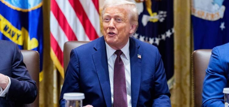 Trump plantea enviar cheques de “rembolso arancelario” a ciudadanos de Estados Unidos