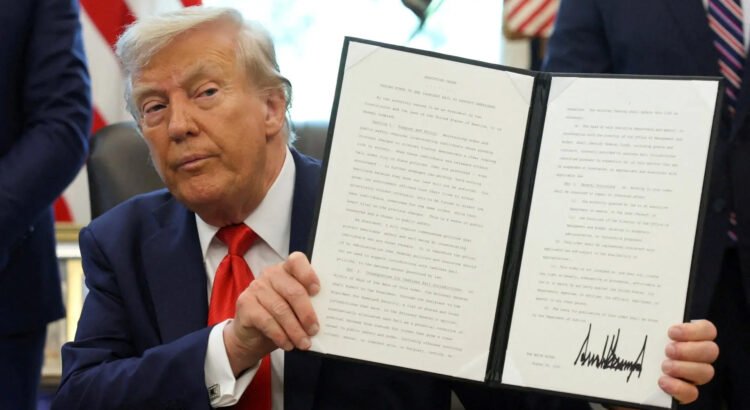 Trump afirma que ya lo llaman “Presidente de Europa” mientras firma órdenes ejecutivas