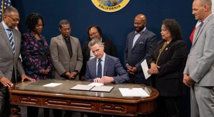 Newsom firma ley que limita operativos de ICE en escuelas de California