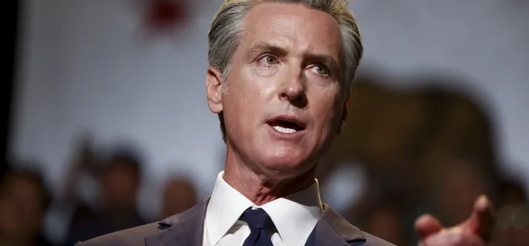 Newsom tacha de abominable el discurso de Trump contra energías verdes