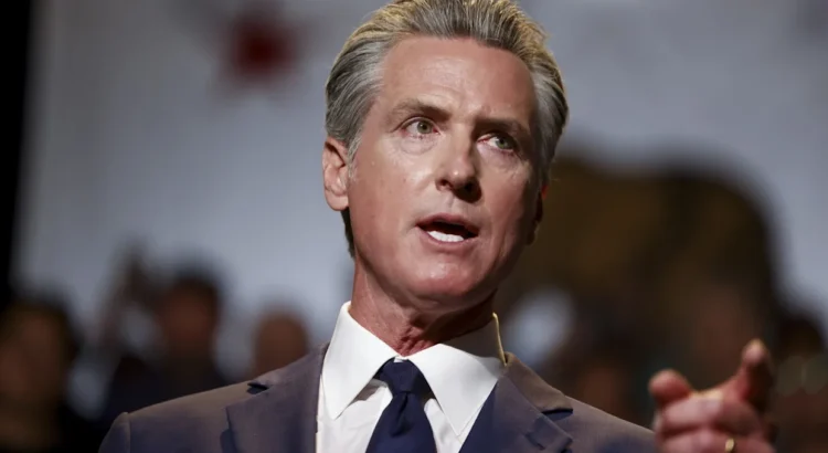 Newsom tacha de abominable el discurso de Trump contra energías verdes