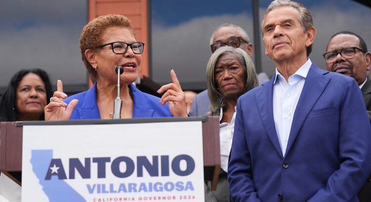 Alcaldesa Bass respalda a Villaraigosa para gobernador de California