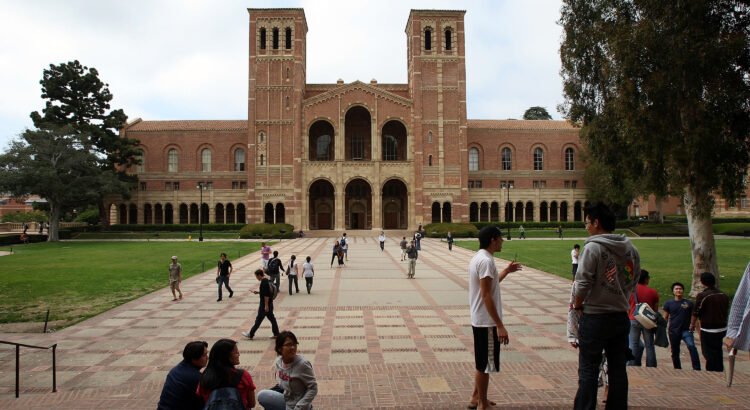 Las universidades de California perdieron millones en la purga de humanidades