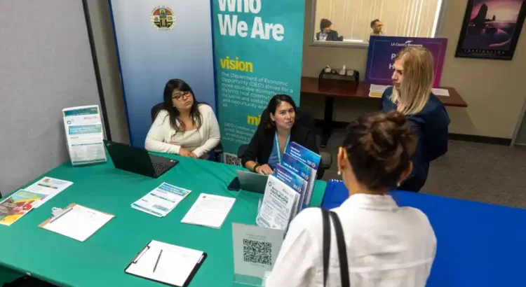 LA inaugura centro de empleos en Altadena para afectados por incendio Eaton