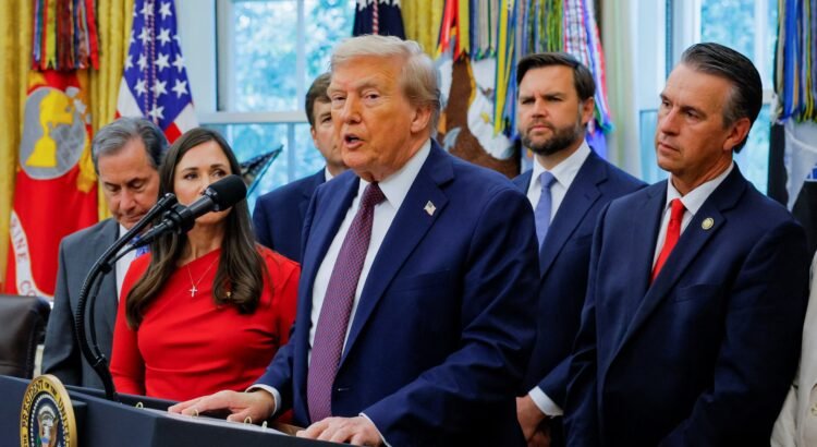 EU ataca embarcación en el Caribe y mata a 11; eran narcos del Tren de Aragua, dice Trump EU ataca embarcación en el Caribe y mata a 11; eran narcos del Tren de Aragua, dice Trump