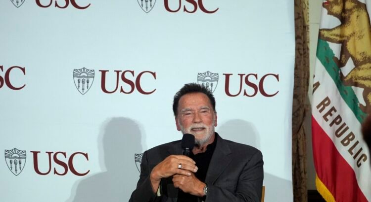 Arnold Schwarzenegger pide votar en contra de redistribución de distritos en California