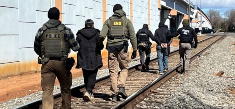 El centro de detención de ICE más grande de California reabrió