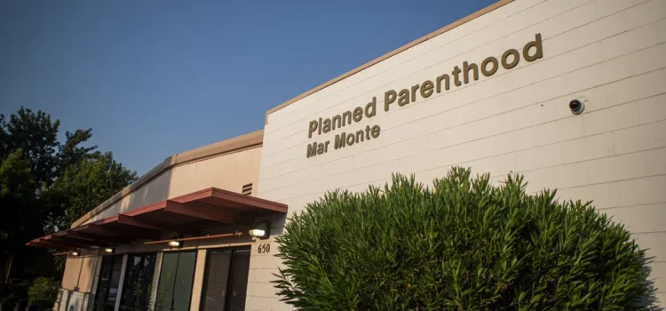 California otorga a Planned Parenthood 140 millones de dólares para mantener abiertas las clínicas