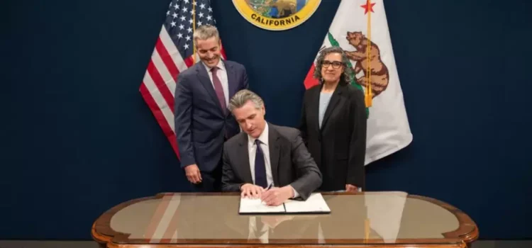 Newsom firma una ley para combatir el antisemitismo en las escuelas