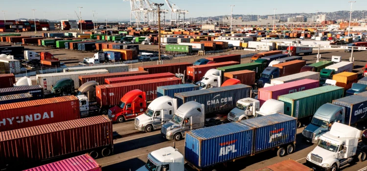 Trump retendrá 40 millones de dólares a California por requisito de inglés para camioneros