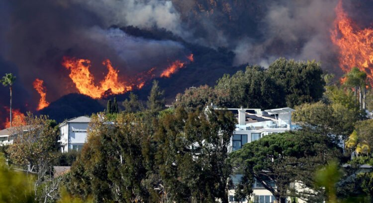 Sospechoso en tribunal estadounidense meses después del mortal incendio de Los Ángeles