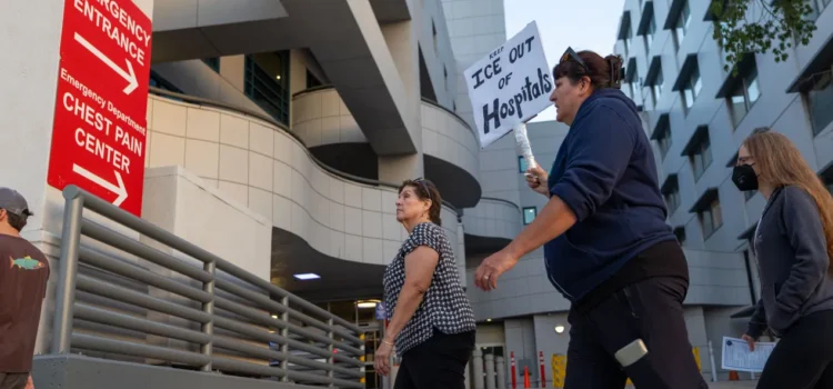 California enfrenta barreras al querer frenar redadas del ICE en entornos de salud
