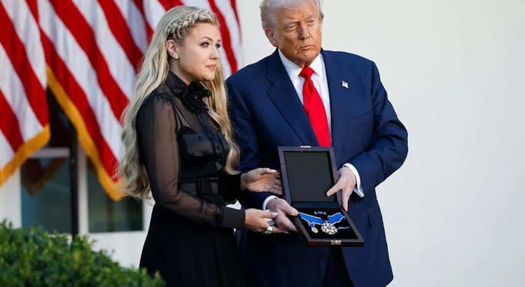 Trump entrega de forma póstuma la Medalla Presidencial de la Libertad a Charlie Kirk