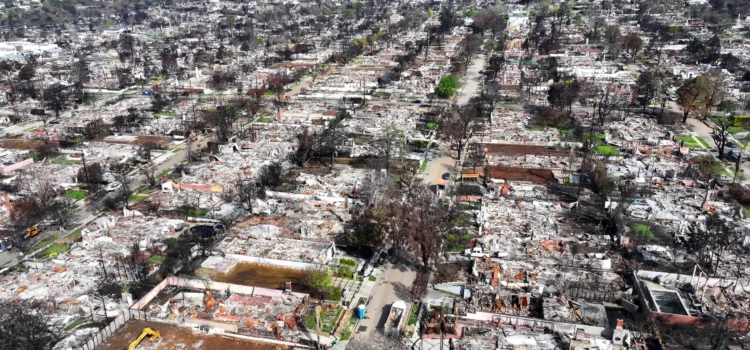 California aborda la crisis de seguros de vivienda con nuevas leyes