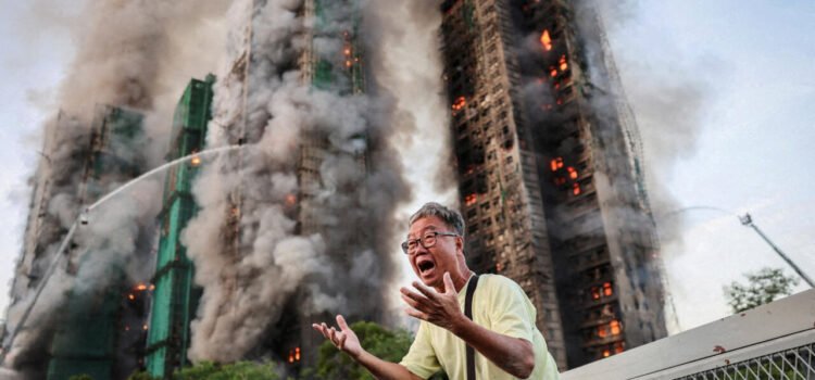 Los muertos por el incendio de Hong Kong ascienden a 128 y otras 200 personas siguen desaparecidas