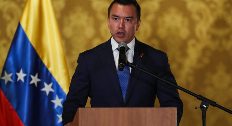 El presidente de Ecuador cambia a seis ministros en un intento de oxigenar su Gobierno