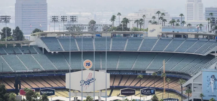 Funcionarios de Los Ángeles buscan frenar propuesta de teleférico en Dodger Stadium