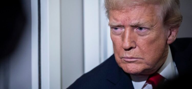 Trump advierte que espacio aéreo de Venezuela “está cerrado en su totalidad”