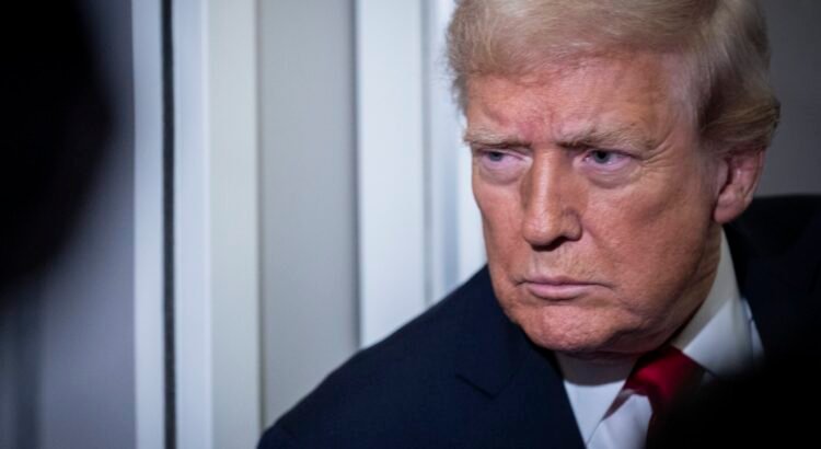 Trump advierte que espacio aéreo de Venezuela “está cerrado en su totalidad”