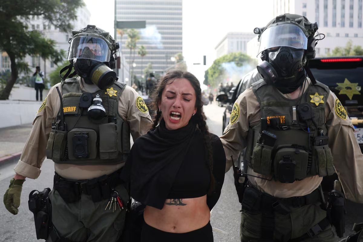 California avanza la ‘Ley No Kings’ para permitir demandas contra agentes del ICE